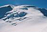 
Kopcok Dome du Gouter (4304 m) - polovica cesty medzi chatou Gouter a Mont Blancom.
Dome du Gouter (4304 m) - half way between Gouter hut and Mont Blanc.
