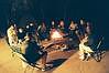 Vecer okolo ohna v Orpen kempe.
Evening campfire in Orpen camp.