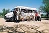 Nasa cestovatelska skupinka a Bundu (=bus) Safaris (=cesty) mikrobus.
Our team and the Bundu (=bush) Safaris (=journeys) bus.