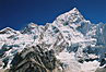 
Nuptse (vpravo, 7861 m) a Everest (vlavo vzadu, 8848 m).
Nuptse (right, 7861 m) and Everest (left, back, 8848 m).
