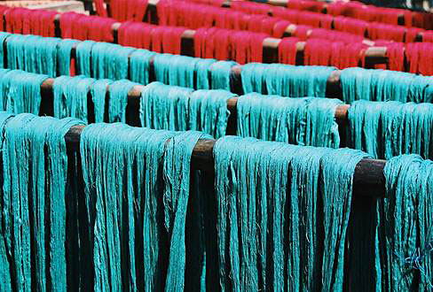 
Sun drying of colored yarn.
