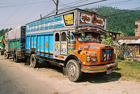
This is not circus, but regular truck. Or maybe a piece of art!
