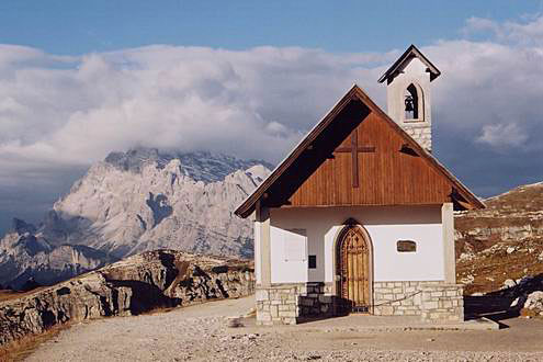 
The chapel in Sextener Dolomits.
