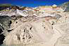 Artist's Pallete, Death Valley.
Rozne druhy mineralov sposobili pestre zafarbenie kopcekov.
Coloured hills caused by different minerals in the soil.